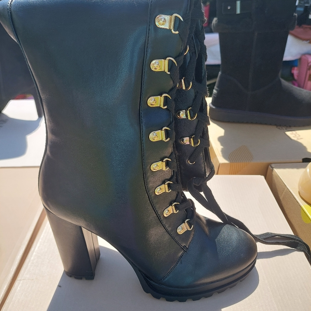 NIB NWT HEELED LACE UP BOOT
